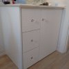 mueble-de-bao-blanco-con-moldura-de-esparto