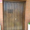 puerta-de-calle-con-postigillo-y-rejas